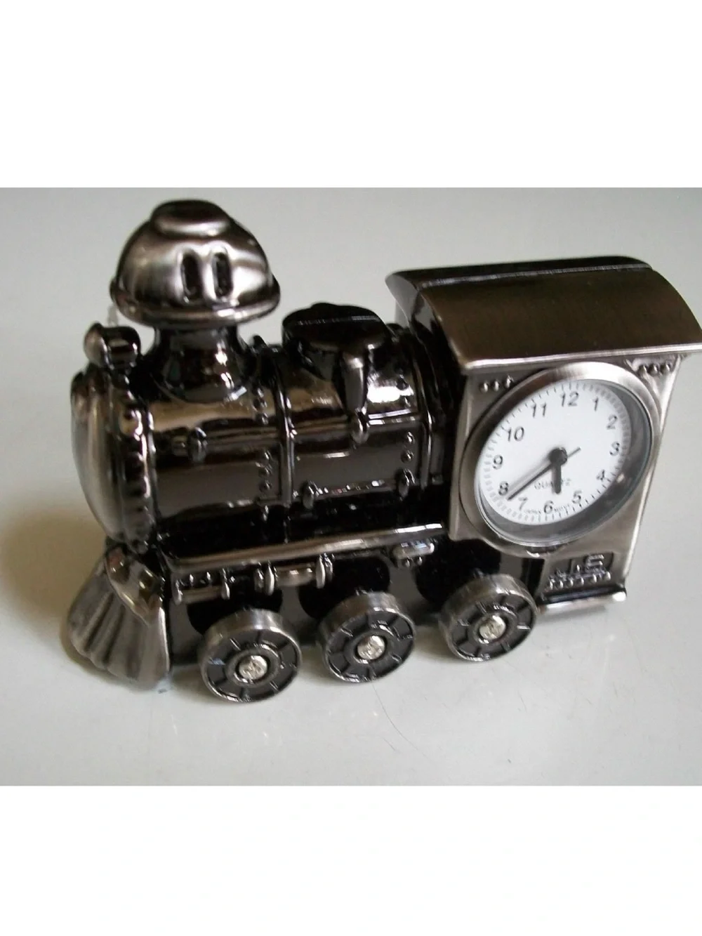 Number Dial TRAIN ENGINE CLOCK Mini collectible Desk Clock With Box